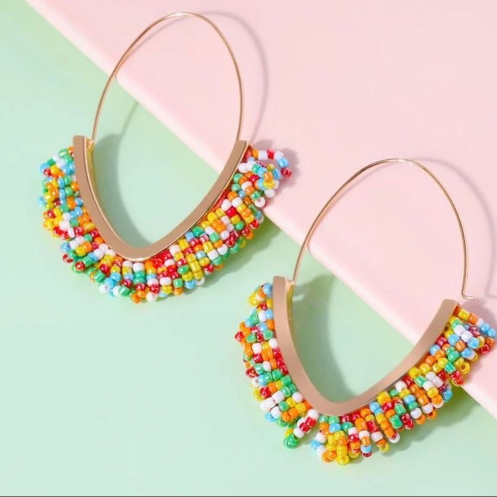 OVERSIZED MULTICOLOR BEAD DECOR OVAL HOOP EARRINGS - Picture 1 of 4